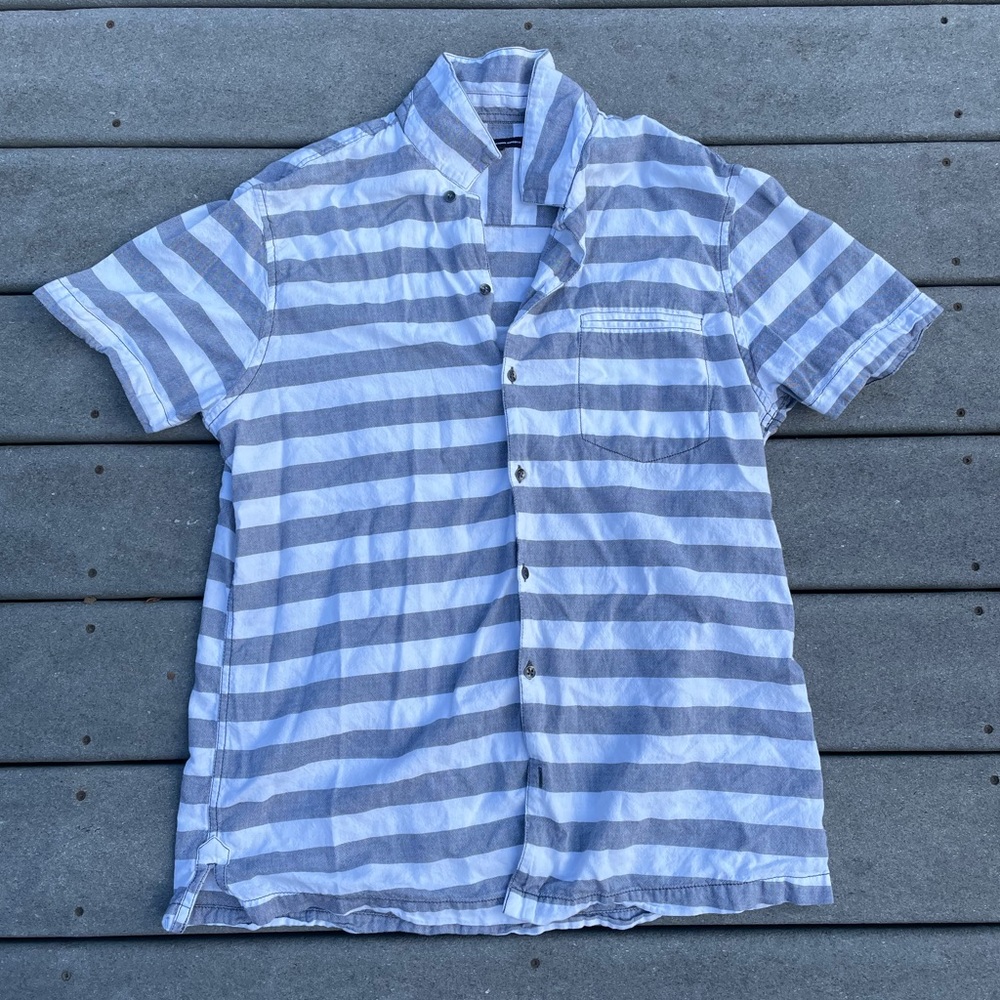 White and gray striped button up t-shirt XL